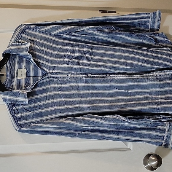 ● AE button down top✨️ - Picture 2 of 4